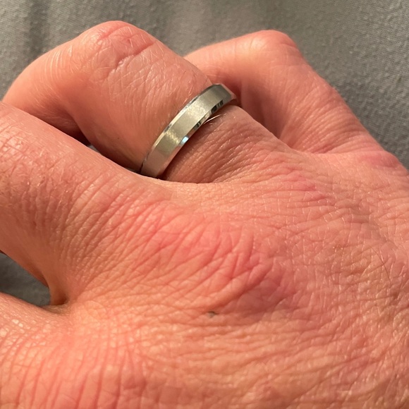 4MM TUNGSTEN CARBIDE SATIN BEVELED RING US 9.5 - Picture 8 of 9